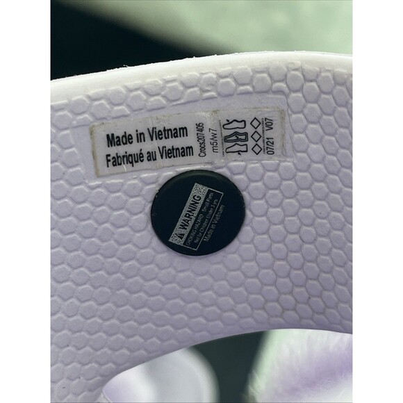 CROCS Iconic Comfort Womens Sandal Slide Purple Removeable Puff Balls Size 7 NEW - Picture 7 of 8